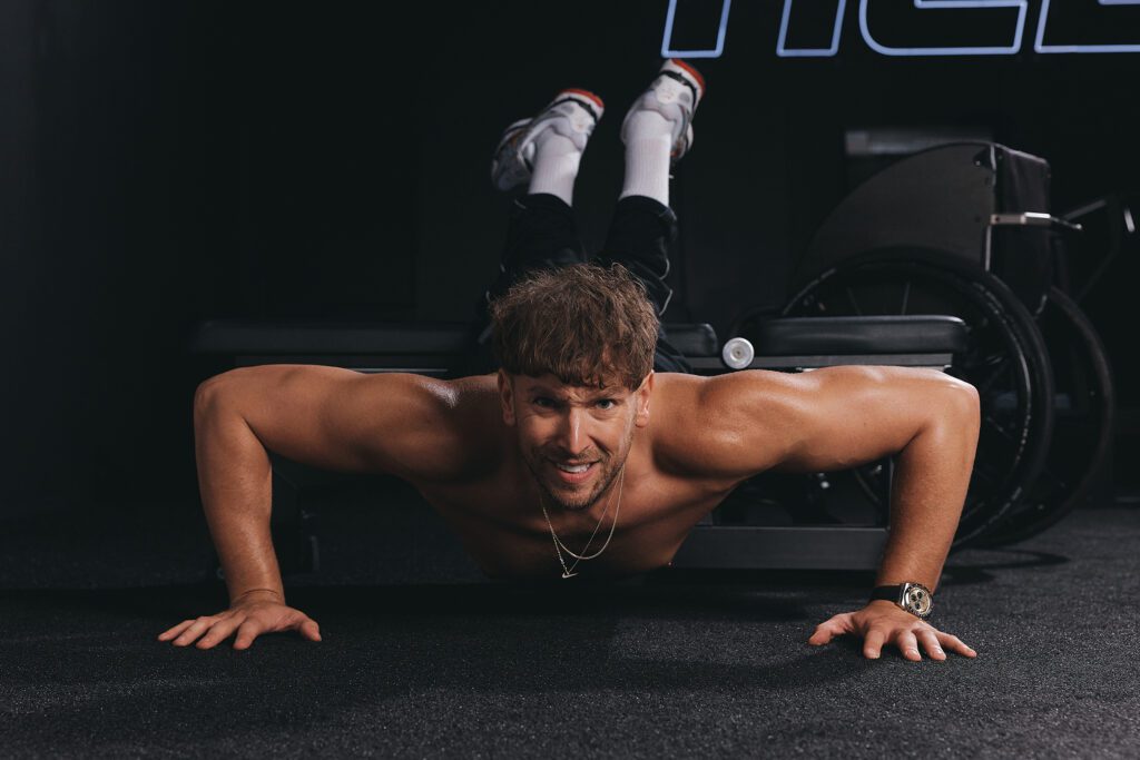 Dylan Alcott push-up